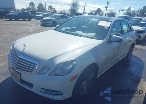 2011 Mercedes-Benz E 350 4Matic z USA, uszkodzony, nr VIN WDDHF8HB3BA411577